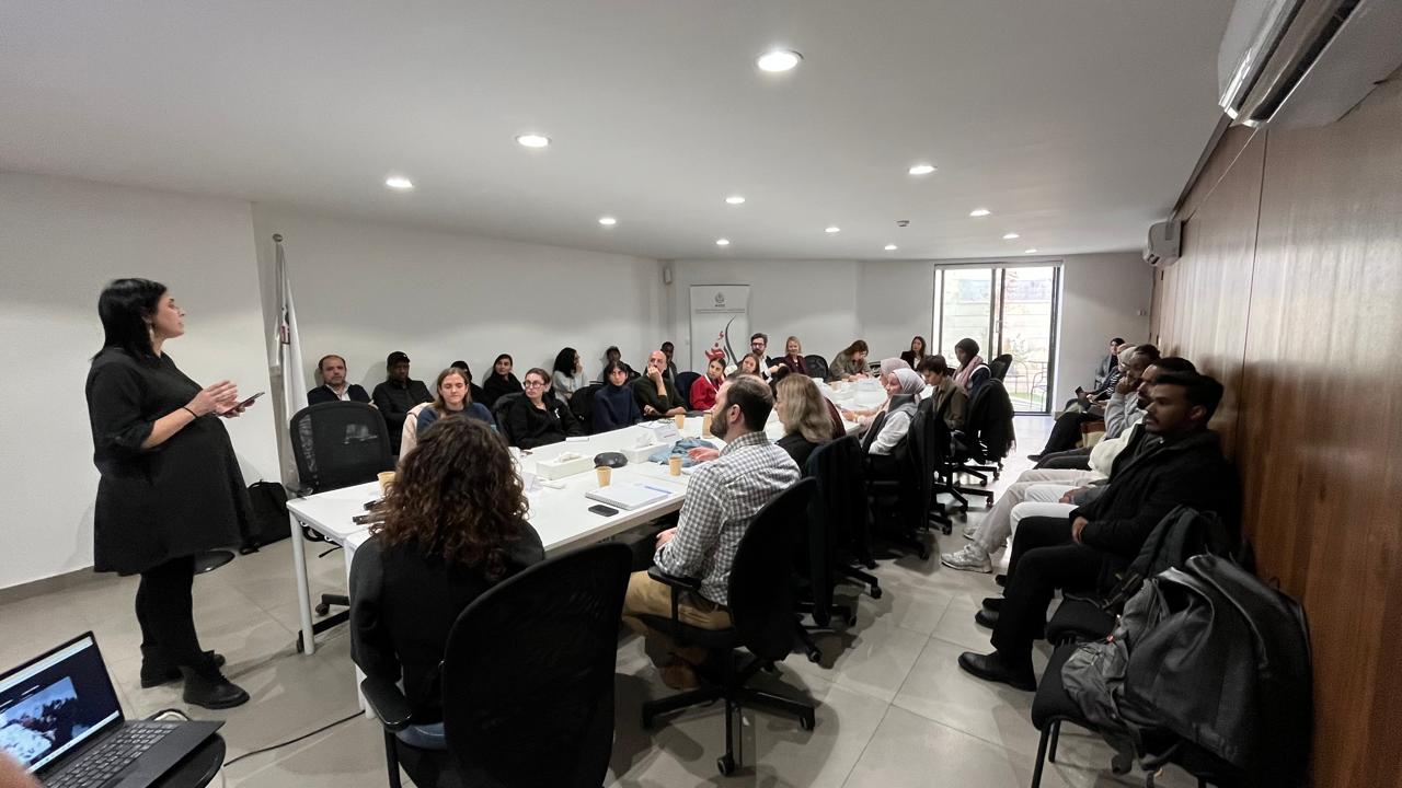 من المهارات إلى التنقل: تصميم مسارات عمل وتمكين اللاجئين في الأردن